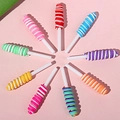 Detaillierte Draufsicht auf neun bunte Ton-Lutscher für DIY-Bastelarbeiten und Zubehör - Mehrfarbig