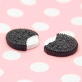 DIY harsaccessoires in de vorm van realistische chocoladekoekjes voor telefoonhoesjes - Neem Een ​​hap Van De Oreo - Zwart