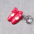 Macrodetail van hars balletschoen cabochon met strik voor DIY haaraccessoires - Per stuk verkocht / Rozerood Balletschoenen