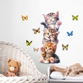 Gedetailleerde weergave van schattige katten- en vlindermuurstickers in een babykamer - Katten Stapelen
