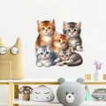 Detail van realistische kat muurstickers met blauwe ogen en getextureerde vacht op muur - Hoop Katten