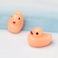 Set di due anatre in resina in miniatura da 12mm per micro paesaggi e accessori fai-da-te - Rosa