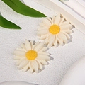 Ciondoli a margherita bicolore in resina bianco crema e giallo per gioielli fai-da-te - Grande / Bianco Latte