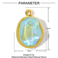 Détail macro du pendentif ovale en pierre naturelle bleue avec bordure dorée - Style Minerai Bleu Clair (YF956)