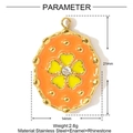 Detailweergave van een ovale oranje emaille hanger met gele bloem en strassteen - Oranje Emaille Gele Bloem Ovaal (YF1017-5)
