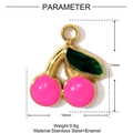 Detaillierte Ansicht des rosa Emaille-Kirsch-Anhängers aus Edelstahl für DIY-Schmuck - Kleine Rosa Kirsche Stil (YF1242)