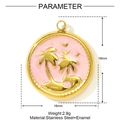 Detalle del colgante de palmera en esmalte rosa y acero inoxidable con medidas de 18mm - Estilo Cocotero Redondo Rosa (YF1323-2)