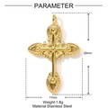 Détail d'un pendentif croix en acier inoxydable doré avec des motifs vintage gravés - Style Croix Sculptée Vintage (YF1462)