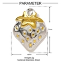 Détail macro du pendentif fraise en acier inoxydable avec dimensions et poids de 2g - Style Fraise (YF1496)