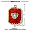 Detalle del colgante de corazón en esmalte rojo con pedrería y marco de acero dorado - Colgante Rectangular Corazón Esmalte Rojo (YH163)