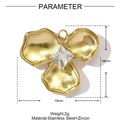 Detail view of 19mm gold stainless steel flower pendant with square zircon and dimensions - Three-petal Flower Inlaid Style (YH171)