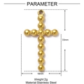 Dettaglio del ciondolo a croce dorata con perle in acciaio inossidabile con misure 33x18mm - Croce con Perle Tonde (XF233) / 5 Pezzi