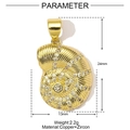 Makro-Detail von nautilus-muschelanhänger aus gold mit zirkon und maßen - Nautilus-Form (YE969)