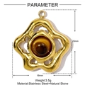 Detail van bloemvormige gouden roestvrijstalen hanger met tijgeroogsteen 20mm x 18mm - Vijfbladige bloem met tijgeroog (YE1352-5)