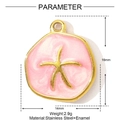 Detaillierte Maßansicht eines goldenen Seestern-Anhängers mit rosa Emaille (14 mm x 16 mm) - Rosa Seestern Runder Stil (YE1469-1)