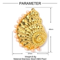 Detail van een gouden schelphanger met roze ABS-parel, 48 mm rvs-sieraadonderdeel - Conch Vorm - Roze Kunstparel (YE1545-2)