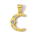 Macro d'un pendentif lettre C doré avec strass bleu et détails en relief en forme de cœur - Style C (YF366-C)