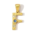 Detaillierte Makroansicht von Buchstabe F Anhänger in Gold mit blauem und weißem Stein - Stil F (YF366-F)