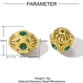 Detailansicht der goldenen hohlen Edelstahlperle mit grünem Straßstein für DIY-Schmuck - Grüne Strass-Hohlperle (YF396-4)