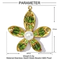 Detail van 37x34mm bloemhanger met groene glazen kralen en parel in roestvrij staal - Smaragdgroene Parel Bloem Hanger (YF435-6)