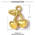 Detail van een 9mm gouden kersenhanger van roestvrij staal met hartvormig fruit - Hartkers (YF671)