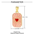 Detalle del colgante de corazón en esmalte rosa con medidas de 30 mm por 14 mm - Corazón Radiante Rosa (YH1568-1)