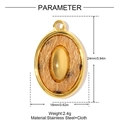Détail d'un pendentif ovale léopard avec cadre en acier inoxydable doré et insert en tissu - Style Ovale Or Imprimé Léopard (YH1507-2)