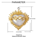 Vue détaillée du pendentif cœur en acier inoxydable avec motifs couronne et épines - Cœur Rétro-Couronne Épines (YH1689)