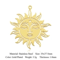 Macro d'un pendentif soleil en acier inoxydable doré de 35x37,5mm avec détails fins - Style Masque de Soleil (LA725-2x5)