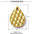 Détail d'un pendentif goutte en acier inoxydable doré de 13mm avec texture géométrique - Larme Facettée (XF166)