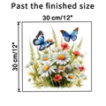 Vue détaillée du sticker mural papillon et fleurs avec dimensions 30cm sur 30cm - Style Papillon Bleu et Marguerite (KSA26-H)