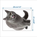 Dettaglio dell'adesivo murale gatto British Shorthair con misure 29cm per 21cm - Stile British Shorthair Grigio che Lecca il Naso (KSY-96F)