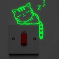 Pegatina luminosa de gato durmiendo con brillo verde en oscuridad para interruptor - 13*11cm