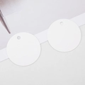 Set van twee ronde witte blanco papieren cadeaulabels met gat voor DIY-verpakkingen - Wit