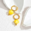 Détail de boucles d'oreilles en acier inoxydable 18K avec pendentif coquillage jaune - Jaune (OLBE952-huang)