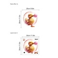 Muursticker met cartoon eend en bubbels voor de slaapkamer inclusief afmetingen layout - Gele Eend Blaast Bellen (13P3-D14) / 30cm x 30cm