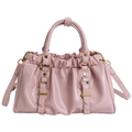 Rosafarbene Lackleder-Tasche mit Falten-Design und goldenen Metallring-Akzenten - Rosa