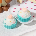 Mini cupcakes en résine bleue avec cœur et pépites colorées pour accessoires DIY - Fond Bleu à Pois Cœur Rose