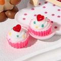 Mini cupcake en résine rose avec crème blanche et cœur rouge pour accessoires DIY - Fond Rose Rouge à Pois Cœur Rouge