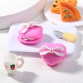 Pendentif macaron coeur rose en argile avec nœud pour coques de téléphone DIY et loisirs - Rose Foncé en Forme de Coeur