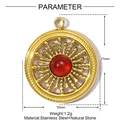 Gouden ronde roestvrijstalen zonne-hanger met rode natuursteen en afmetingen - Rode Zon Stijl (YE1348-3)