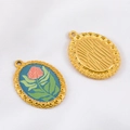 Vintage Gold Oval-Blumenanhänger mit rosa Emaille und strukturierter Rückseite - 22x30mm / Blaugrüne Blume