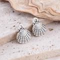 Set of two vintage silver shell charms in ocean style for DIY jewelry making - Mini Scallop / Antique Silver