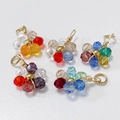 Bunter Kristallblumen-Gänseblümchen-Anhänger mit Golddraht und Metall-Hängeschlaufe - 10er Pack / Gemischte Sechs Farben