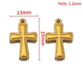 Ciondolo a croce in acciaio inossidabile dorato con bordo perlato e misure 19x13mm - Oro-Croce