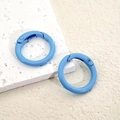 Set mit zwei hellblauen 24mm runden Feder-O-Ringen für DIY-Taschen und Schlüsselanhänger - Blau