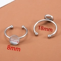 Base de anillo ajustable en acero plateado con engaste redondo de 8mm para joyería DIY - Estilo Redondo Mediano / Plateado
