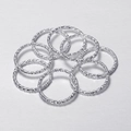 Anillas abiertas plateadas con relieve y acabado texturizado para joyería DIY - Estilo relieve texturizado / 1.2x8mm (50 Unidades/Paquete) / Plateado