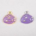 Colgantes de concha en oro y plata con esmalte morado y pedrería para joyería DIY - Concha Púrpura / 17.5x17.3mm / Dorado