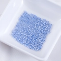 Lose 2mm hellblaue Glas-Samenperlen für DIY-Schmuckherstellung in einer Schale - Hellblau (Nr. 10)